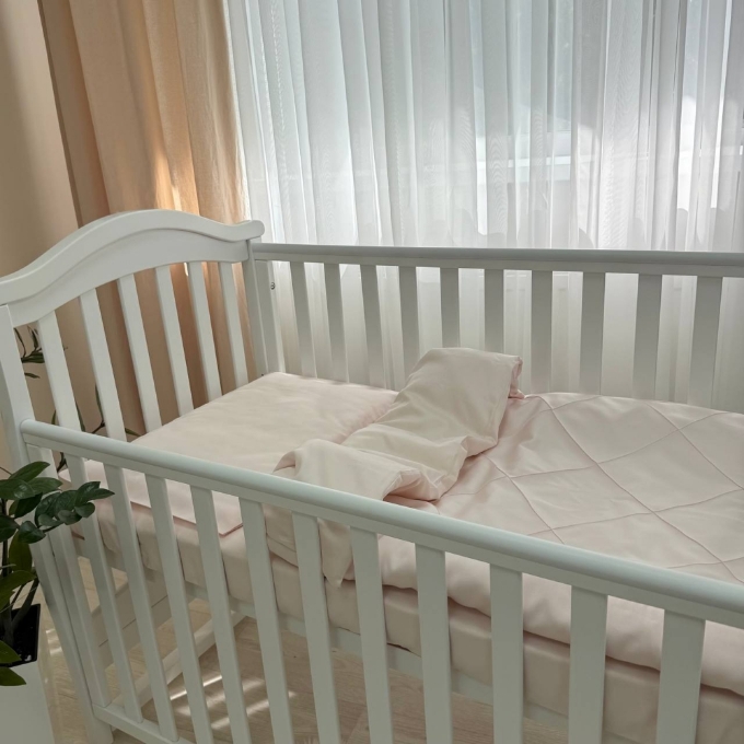 Set lenjerie de schimb pentru patut bebe 3 piese Velvet roz (5)